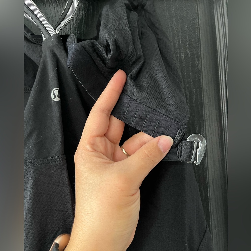 Lululemon - Picture 3 of 3